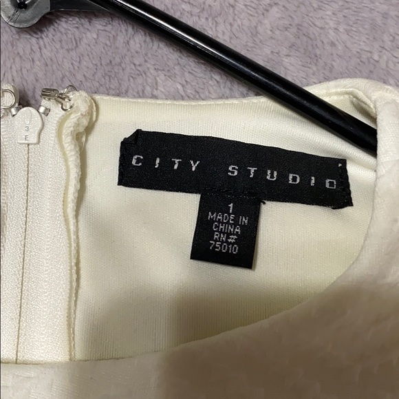 Dress - Picture 3 of 3